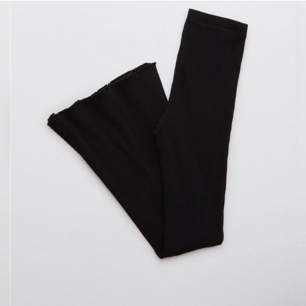 Aerie High Rise Ribbed Flared Yoga Pants NWT sz S (but fits up to a Medium) - Picture 2 of 3
